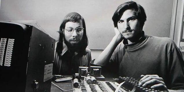 one-of-apples-earliest-employees-describes-the-first-time-steve-jobs-met-his-genius-cofounder-steve-wozniak